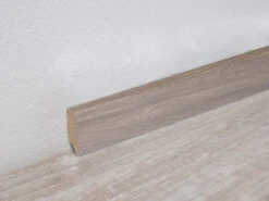 Plinthe Décor Chêne Antique Gris