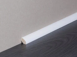 Plinthe RAL9010 Laquée Cœur Bois Résineux Quart De Rond