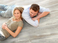 Stratifié Chêne Hella D4754 Mega Plus Format Carrelage - Style Maison De Campagne 18 Stratifié Chêne Hella D4754 Mega Plus Format Carrelage - Style Maison De Campagne -Meister Soldes Magasin 8 menschen ambiente5922f91718da9FY2gWp8snC6hK