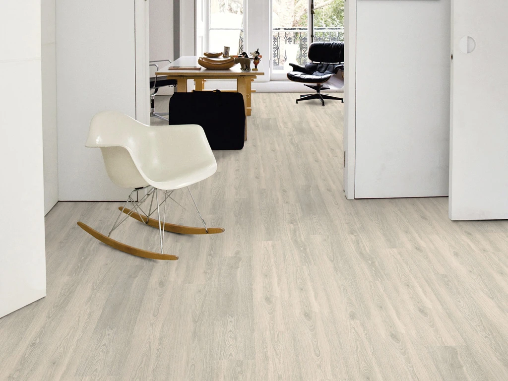 Sol En Vinyle Chêne Polaire Au Format De Lames Larges à L'ancienne Vinyl-Click 2 Sol En Vinyle Chêne Polaire Au Format De Lames Larges à L'ancienne Vinyl-Click – Image 2