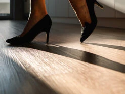 Sol En Vinyle Sur HDF Vintage Pin Rouge-brun Au Format De Lames Larges à L'ancienne -Meister Soldes Magasin L4080934 3J59vcwhLSZicM