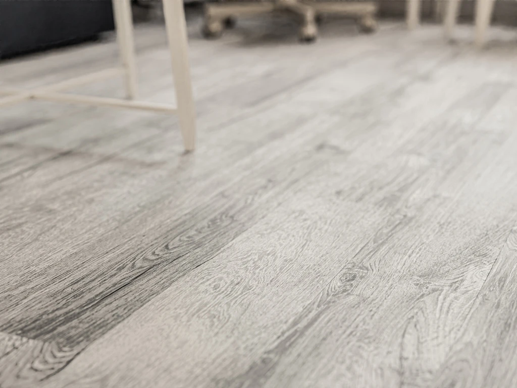 Sol PVC SPC Rigid SPC Rigid Narvi50Plus Avec Isolation Acoustique Lame De Style Maison De Campagne 4 Sol PVC SPC Rigid SPC Rigid Narvi50Plus Avec Isolation Acoustique Lame De Style Maison De Campagne – Image 4