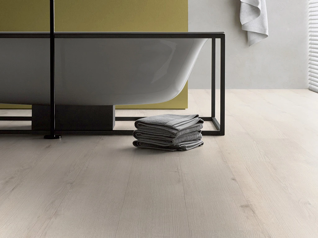 Sol En Vinyle Design Chêne Comfort Gdansk D08 Au Format De Lames Larges à L'ancienne 4 Sol En Vinyle Design Chêne Comfort Gdansk D08 Au Format De Lames Larges à L'ancienne – Image 4